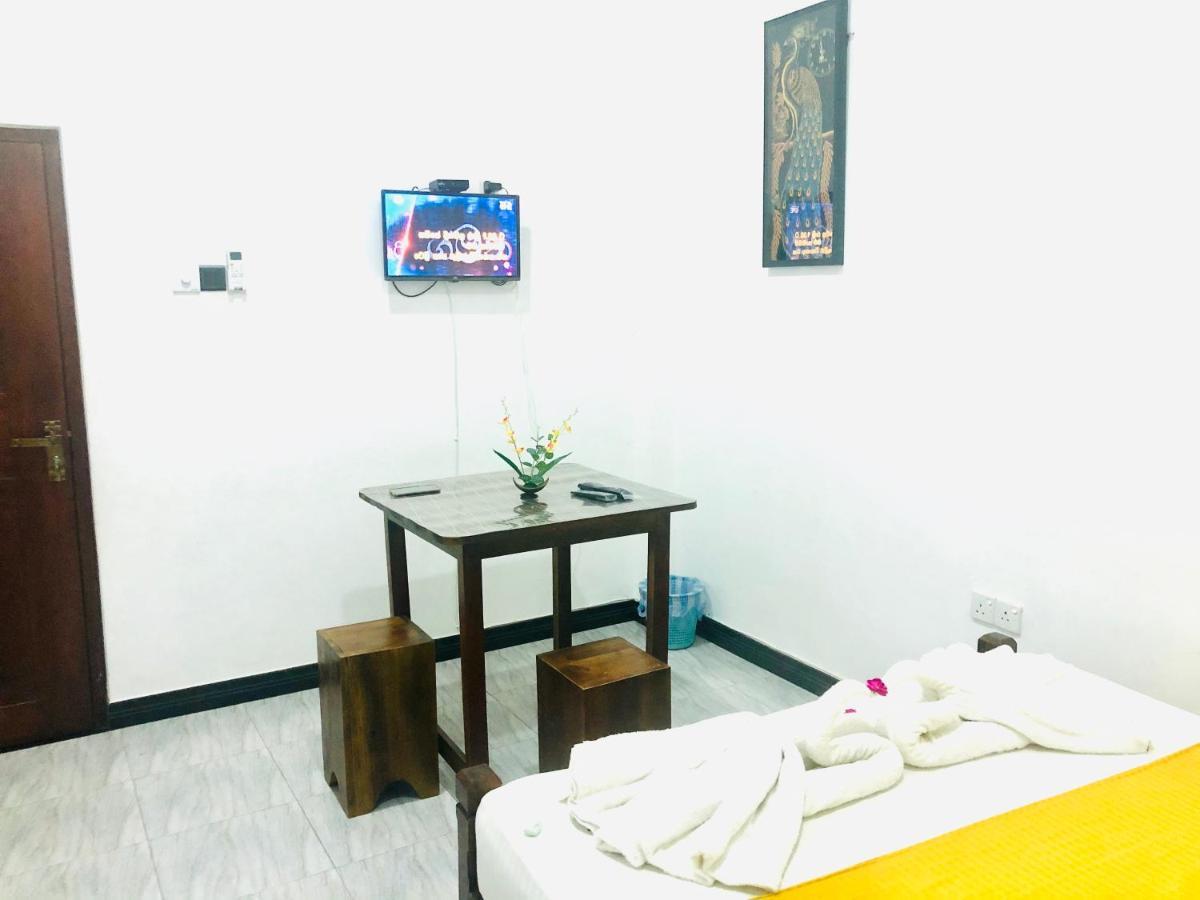 Freedom Inn Negombo Ngoại thất bức ảnh